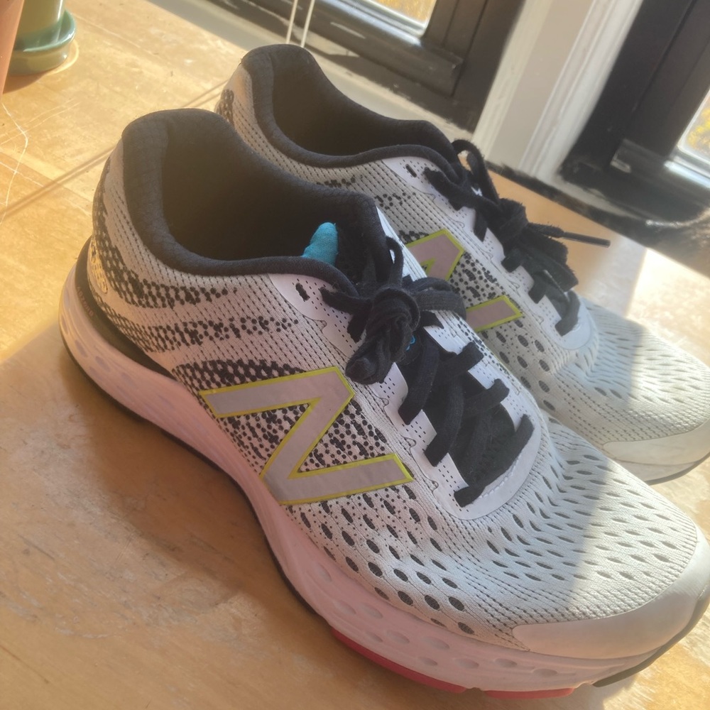 New Balance 680 v8. WIDE